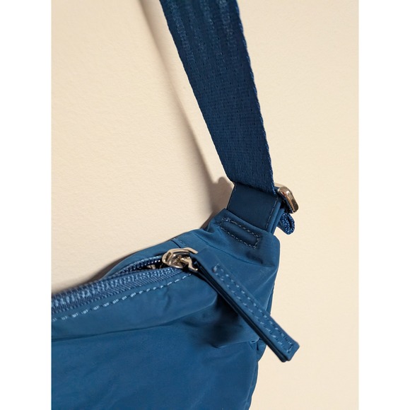 Athleta Women Blue All About Crossbody Bag Crescent Nylon Zip One Size - Picture 4 of 11
